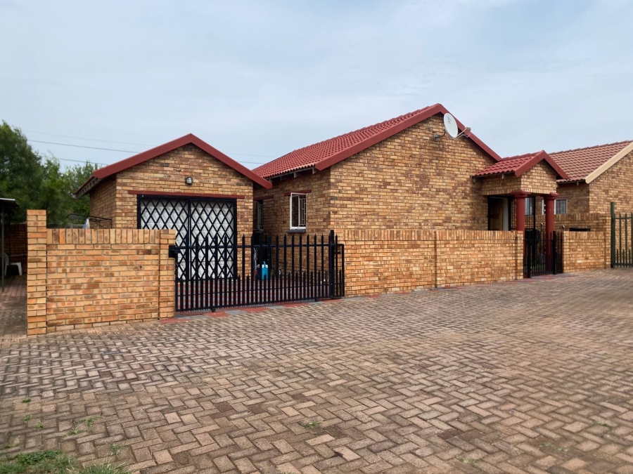2 Bedroom Property for Sale in Kannoniers Park North West